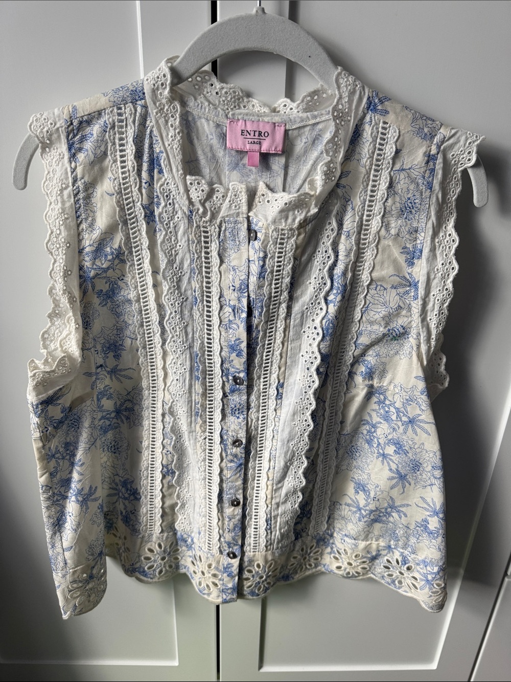 entro White and Blue Floral Eyelet Lace Button Front Top